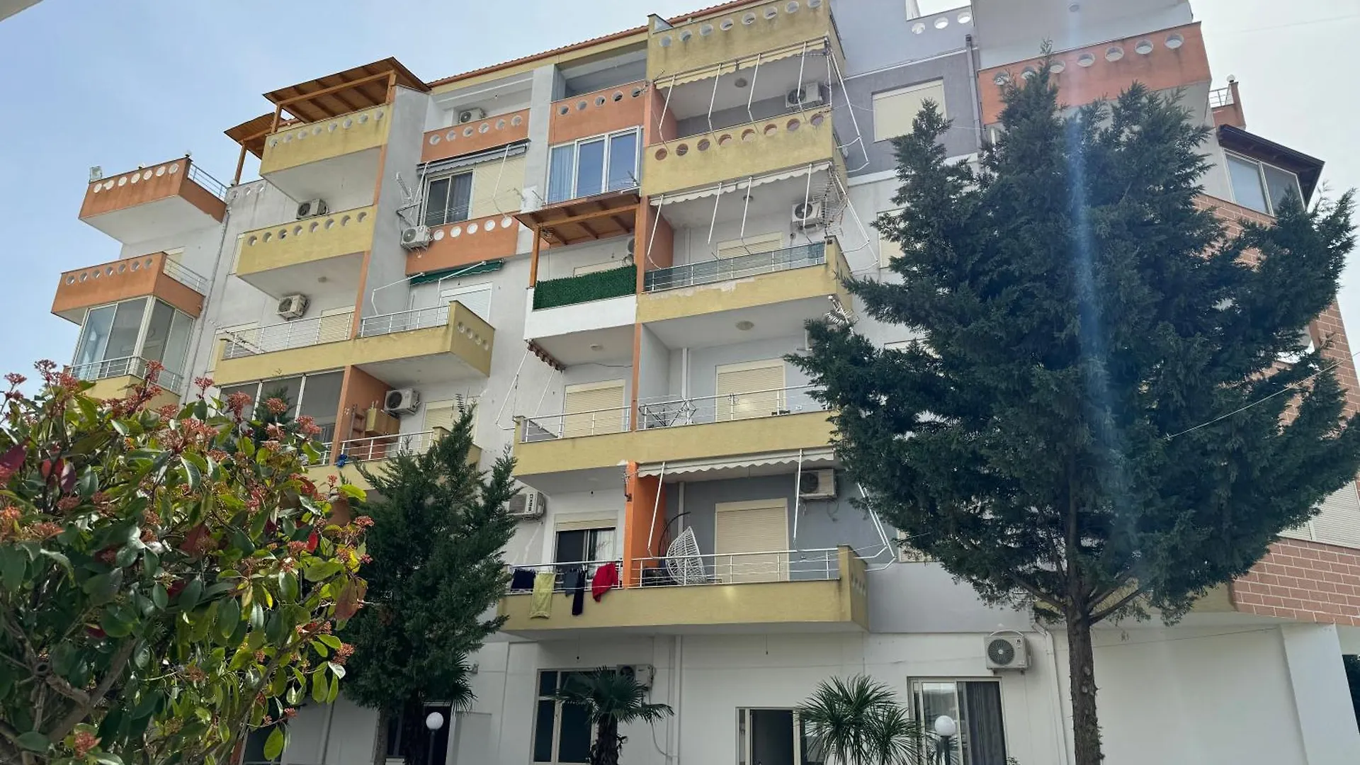 Golem Central Apartments Albania