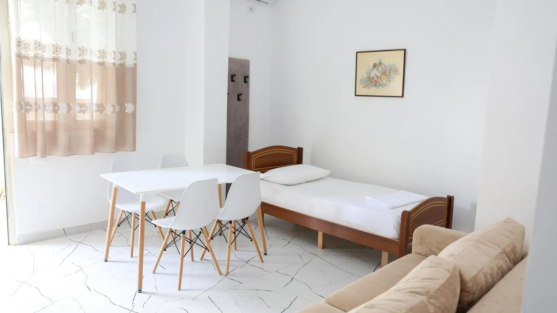 Golem Central Apartments Albania