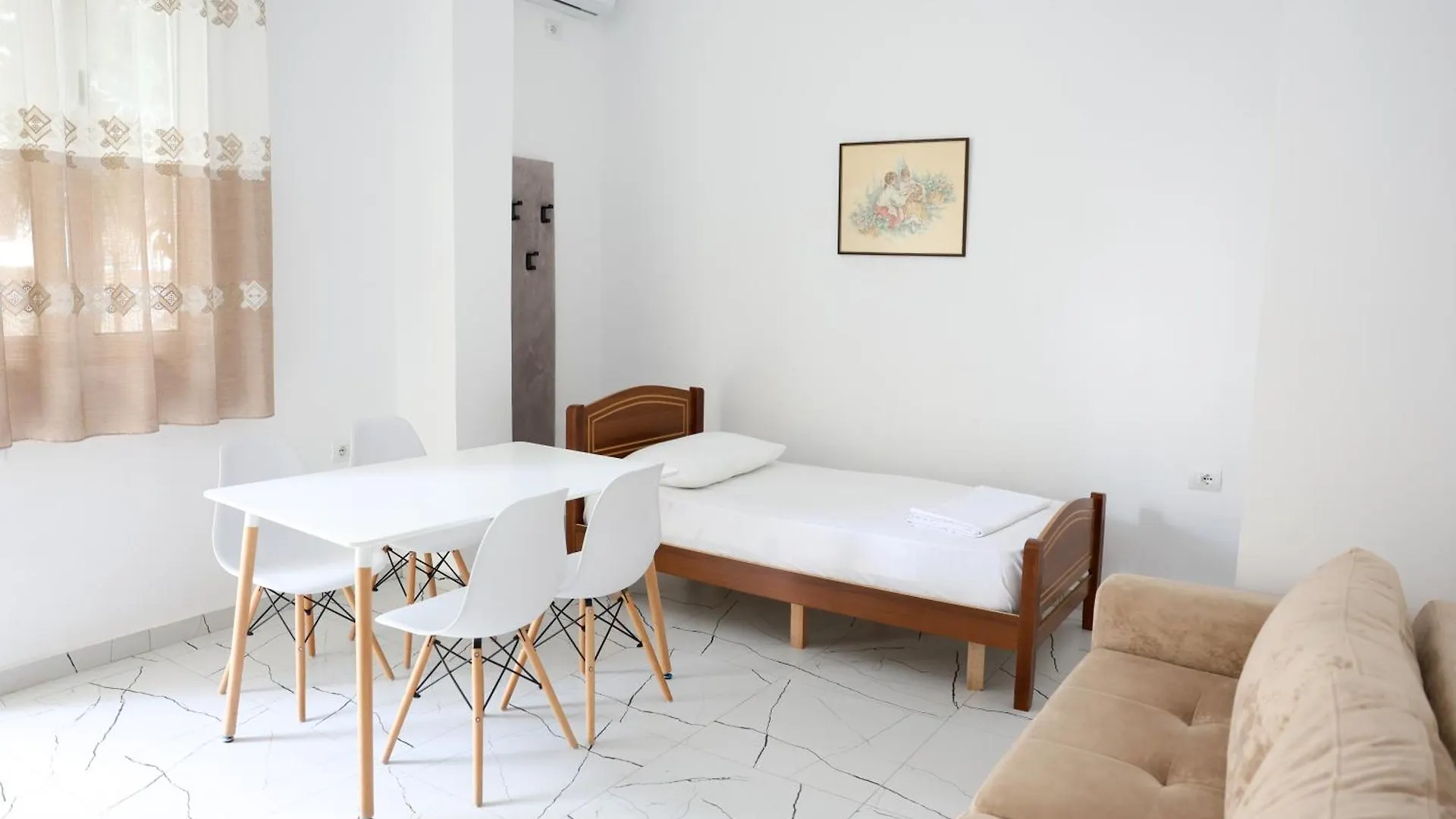 Golem Central Apartments 阿尔巴尼亚