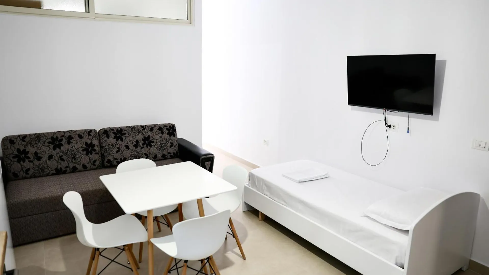 Golem Central Apartments Albania