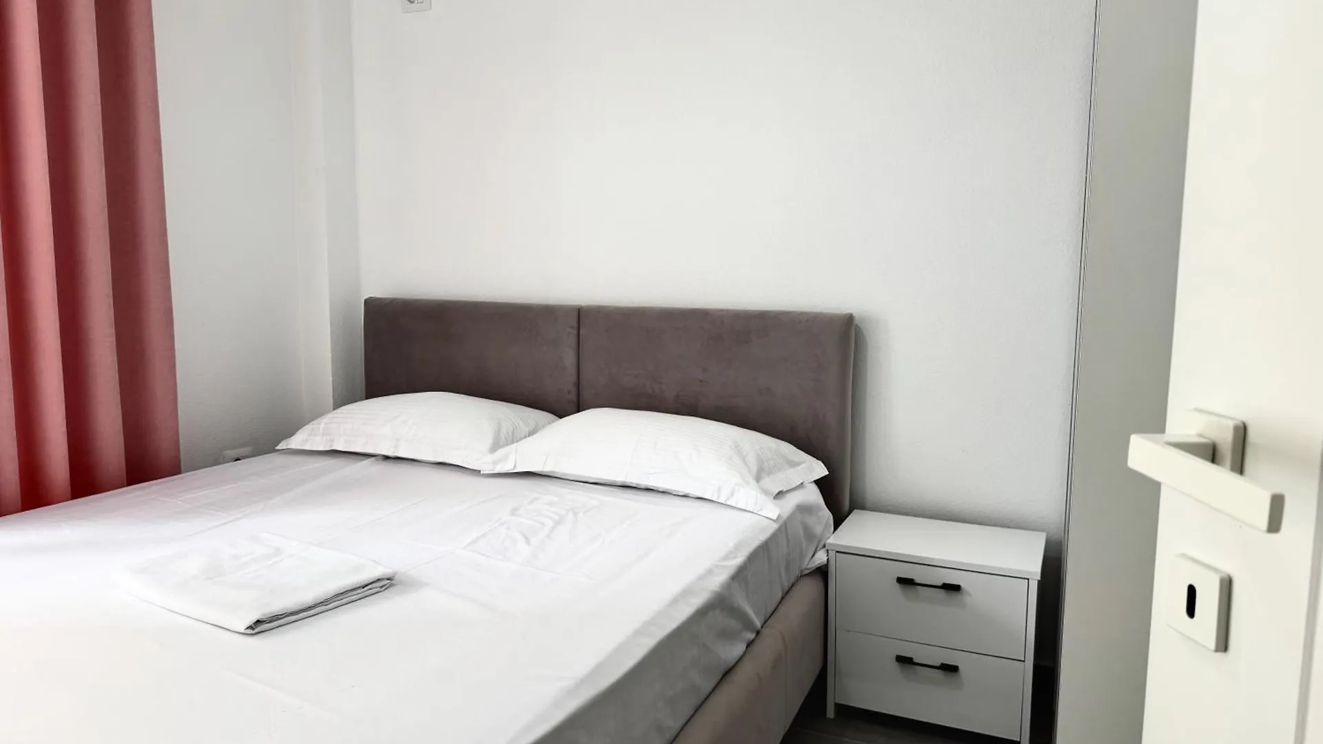 Golem Central Apartments Albania