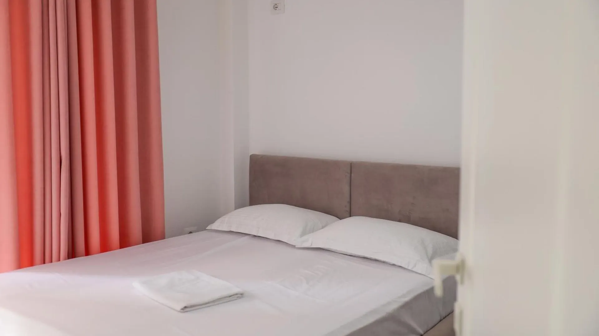 Golem Central Apartments 0*, Golem (Tirana)