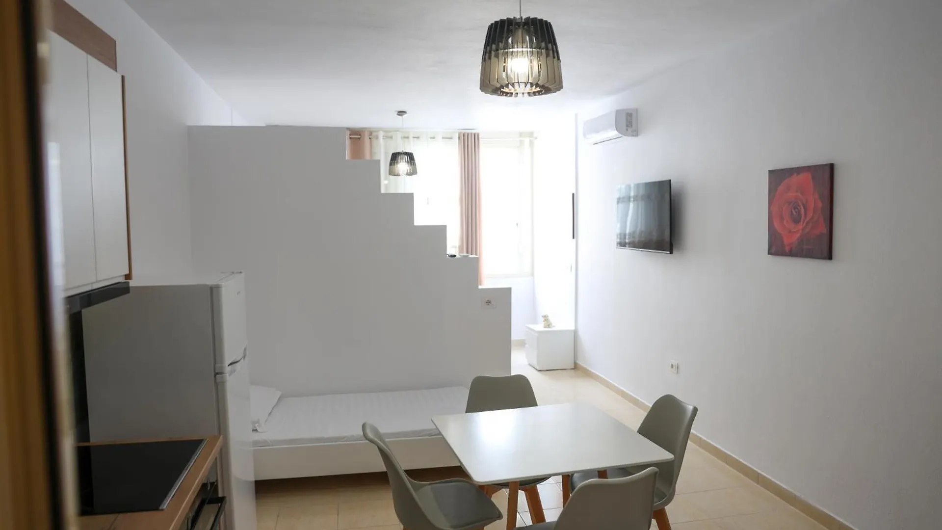 Golem Central Apartments Albania